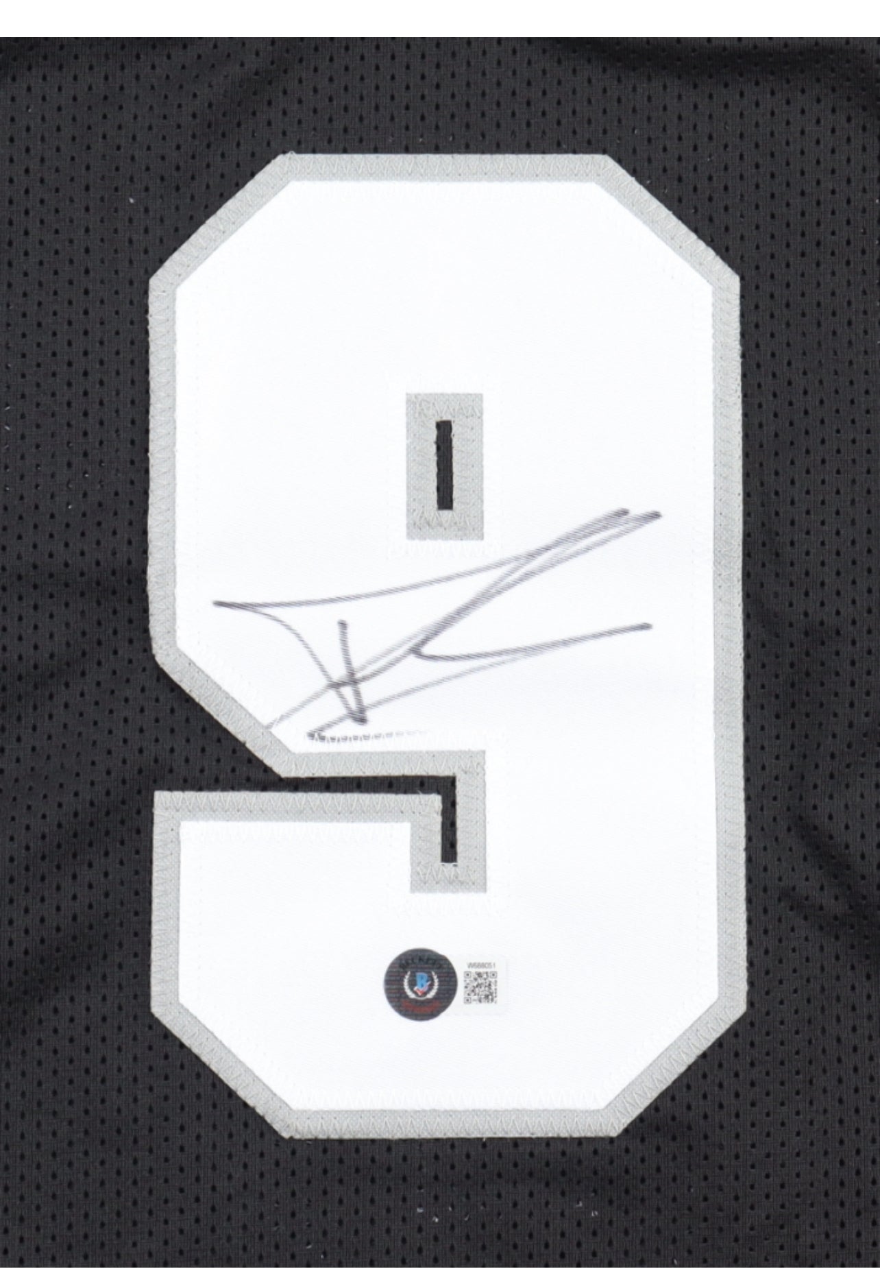 Tony Parker Signed Jersey (Beckett)